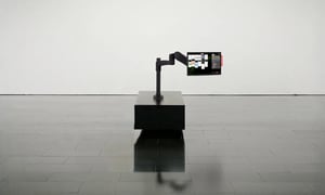 Articulated mounting solution supporting an Annoncer Prestige kitchen display